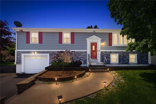 12 Setian Cir, Johnston, RI, 02919-3319 | Card Image
