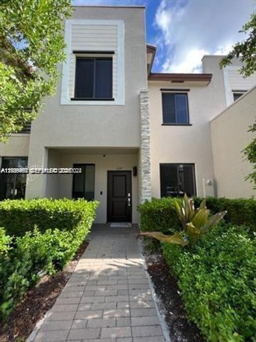 327 Ne 208th Ter, Miami, FL, 33179 | Card Image