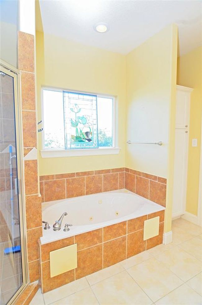 Jetted bathtub | Image 21