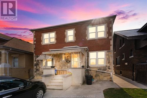 975 Parent Ave, Windsor, ON, N9A2E2 | Card Image