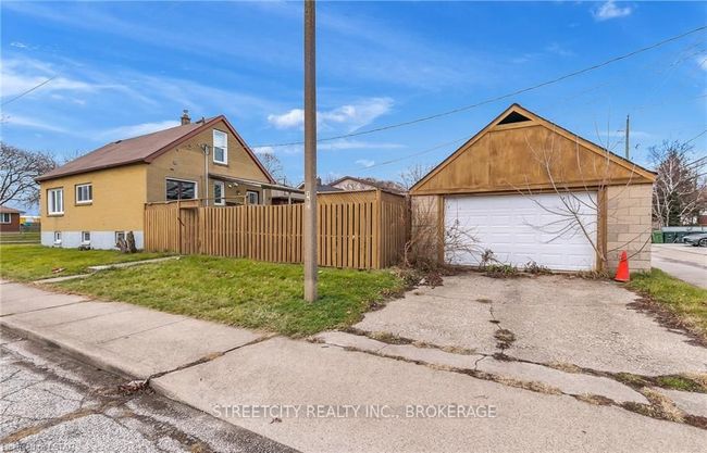 1196 Janette Ave, House other with 6 bedrooms, 3 bathrooms and 2 parking in Windsor ON | Image 4