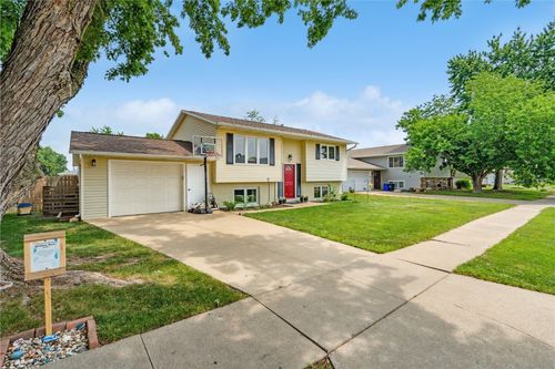 3430 27th Ave, Marion, IA, 52302-1435 | Card Image