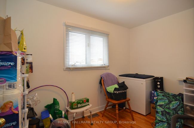 686 Cummings Ave, House attached with 3 bedrooms, 1 bathrooms and 2 parking in Ottawa ON | Image 12