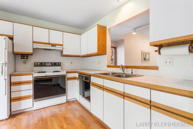 569 Appletree Dr, Condo with 3 bedrooms, 2 bathrooms and null parking in Holland MI | Image 16