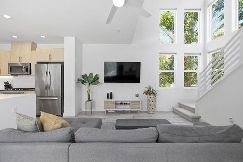 7768 Stylus, San Diego, CA, 92108 | Card Image