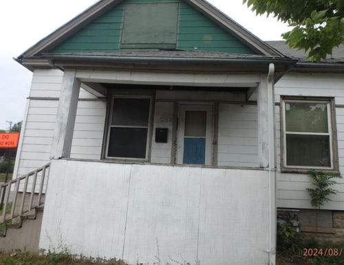 2901 N Mother Simpson Way, Milwaukee, WI, 53206-3263 | Card Image