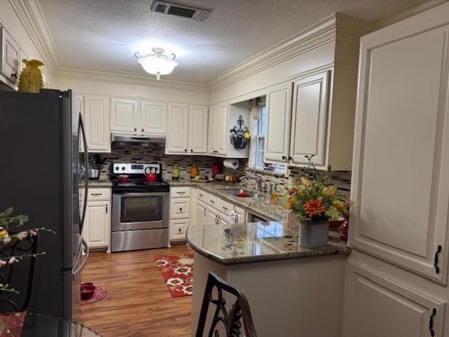 245 E Clover St, House other with 3 bedrooms, 2 bathrooms and 2 parking in Bridge City TX | Image 6