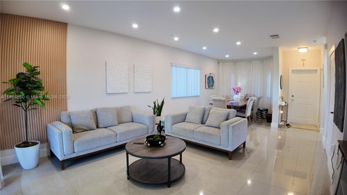 2558 Ne 41st Ave, Homestead, FL, 33033-5121 | Card Image