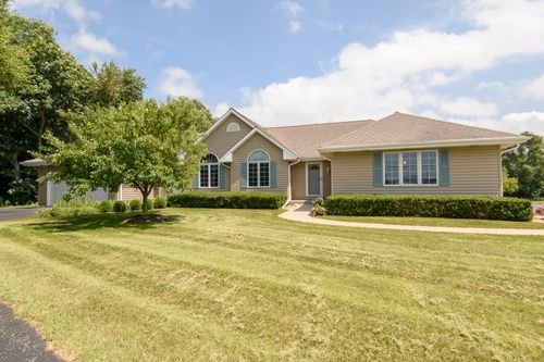 548 Kettle Moraine Dr, Eagle, WI, 53119-2009 | Card Image
