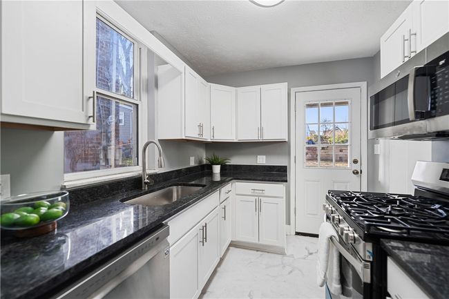 1565 Cumberland St, House other with 4 bedrooms, 2 bathrooms and 2 parking in Crafton PA | Image 12