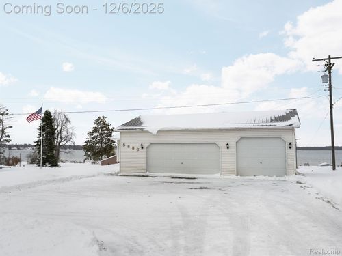 5886 S Green Ave, Fremont, MI, 49412-8122 | Card Image