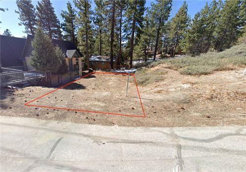 33279 Holcomb Creek Dr, Green Valley Lake, CA, 92341 | Card Image