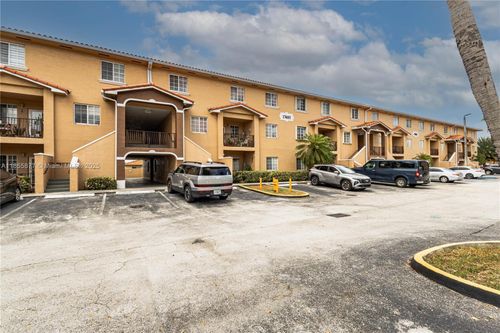 apt-110-17405 Nw 75th Pl, Hialeah, FL, 33015-7131 | Card Image
