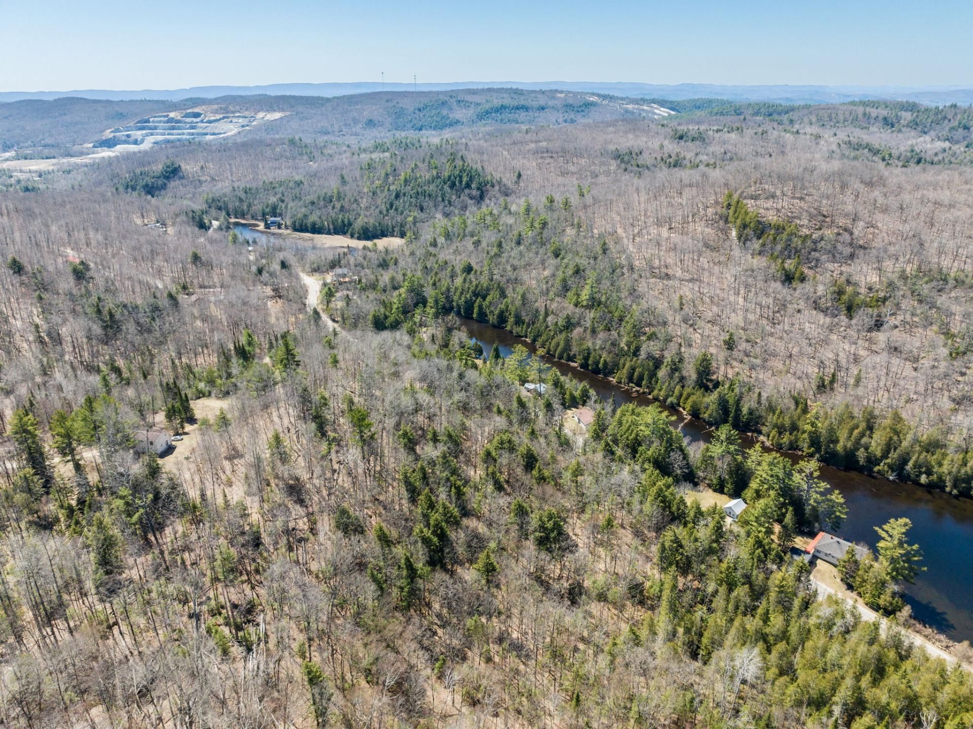 Land in Val-des-Monts