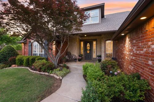 4400 Warrington Way, Norman, OK, 73072-0204 | Card Image