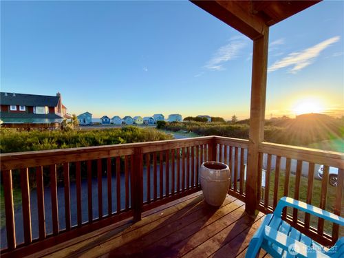 1046 Wawona Ave Se, Ocean Shores, WA, 98569-9459 | Card Image