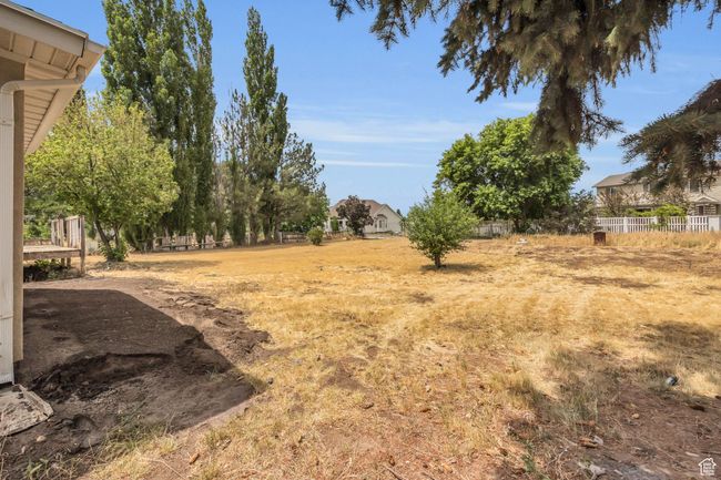 View of yard with fence | Image 35