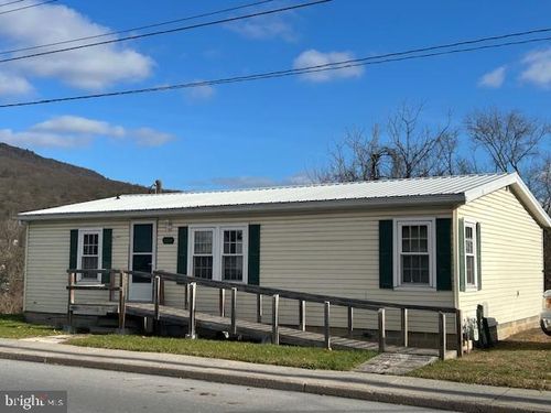 211 N Main St, YEAGERTOWN, PA, 17099-9647 | Card Image