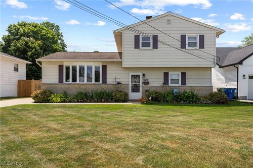 7520 Goldenrod Dr, Mentor-On-The-Lake, OH, 44060-3308 | Card Image