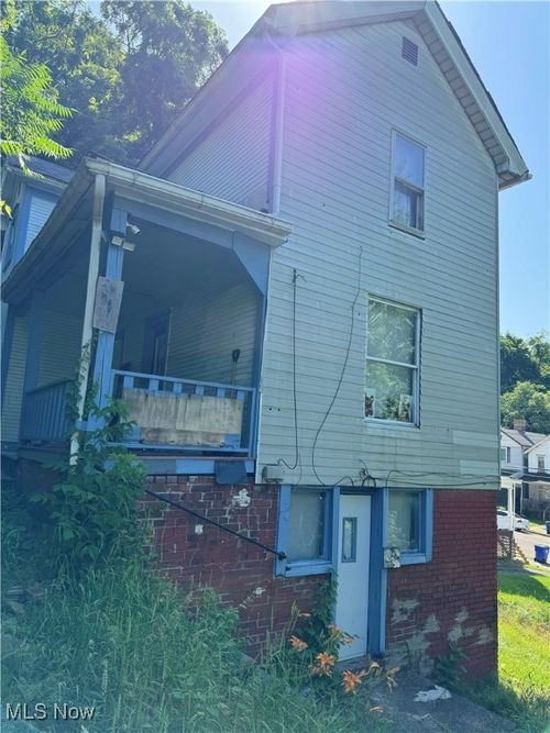 809 Bradshaw Ave, East Liverpool, OH, 43920-3310 | Card Image