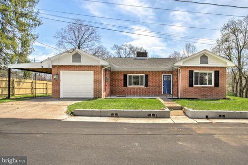 8077 Fox Mill Rd, HARRISBURG, PA, 17112-9766 | Card Image