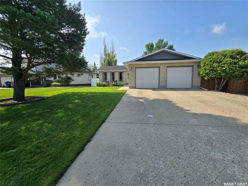 1808 Warren Ave, Weyburn, SK, S4H3B6 | Card Image
