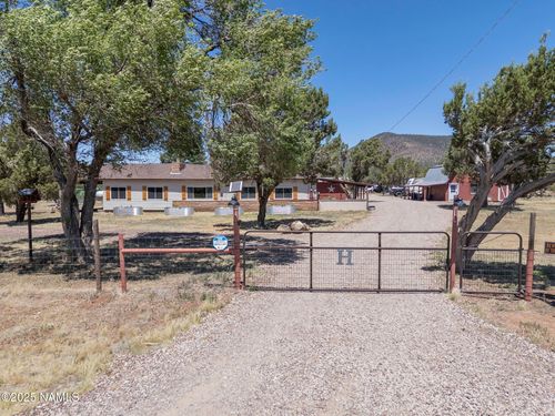 2941 E Hoctor Rd, Williams, AZ, 86046-8008 | Card Image