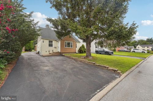 2 Wilmer Ave, CONSHOHOCKEN, PA, 19428-1306 | Card Image