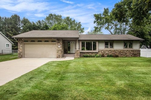 1842 Hendrick Rd, Norton Shores, MI, 49441-5224 | Card Image