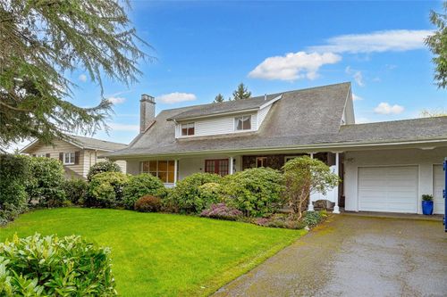 2615 Arbutus Rd, Saanich, BC, V8N1W4 | Card Image