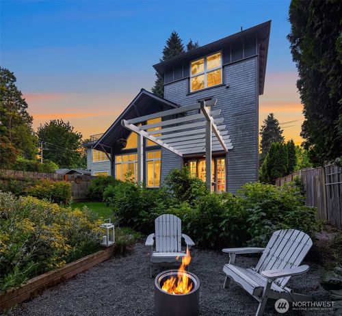 4512 35th Ave W, Seattle, WA, 98199-1137 | Card Image