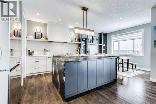 {{alt}} | Card Image