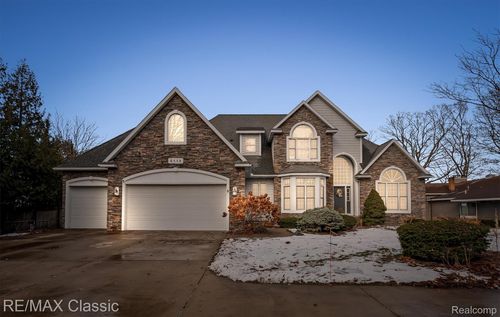 5118 S Shore Dr, Whitehall, MI, 49461-9434 | Card Image