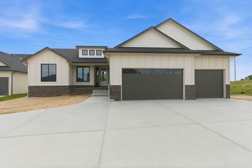 4997 N Emerald Ct, Maize, KS, 67101-8716 | Card Image