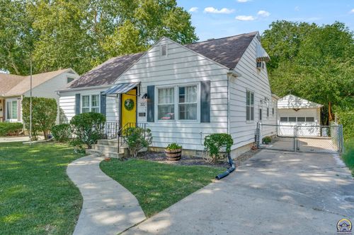 300 Hillside Ave, Topeka, KS, 66611-1137 | Card Image