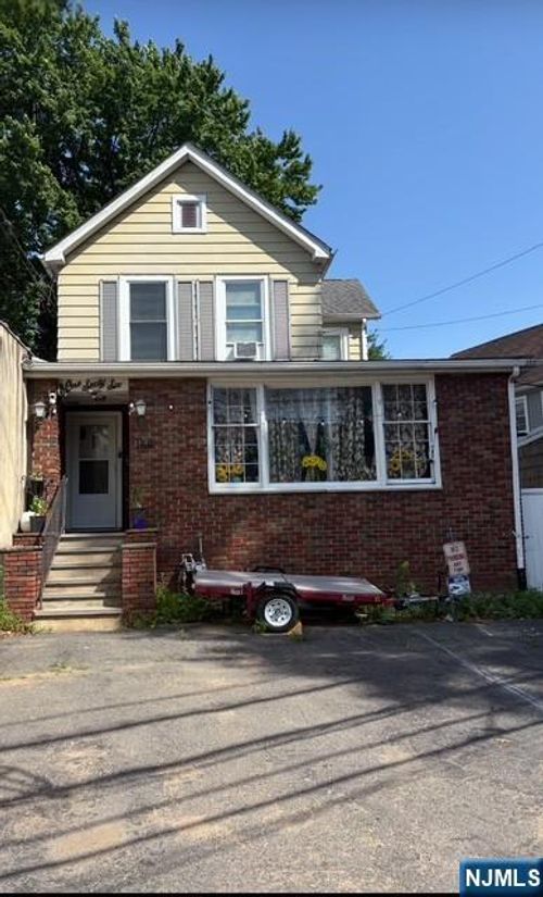 166 Rochelle, Rochelle Park, NJ, 07652 | Card Image