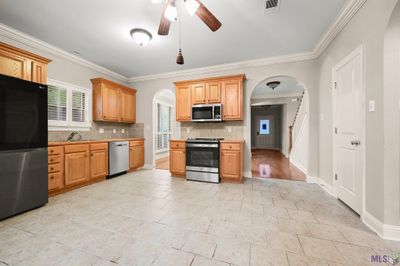 3225 Grassy Lake Dr, House other with 4 bedrooms, 3 bathrooms and null parking in Baton Rouge LA | Image 3