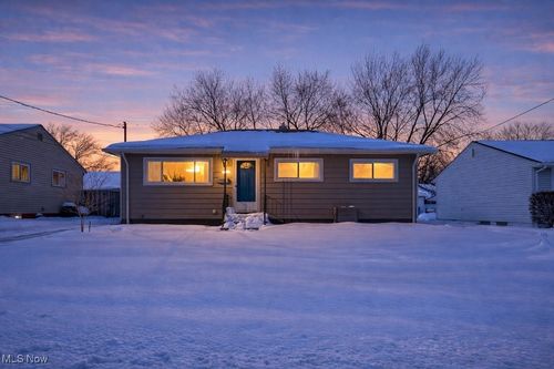 6490 Grosse Dr, Brook Park, OH, 44142-3434 | Card Image