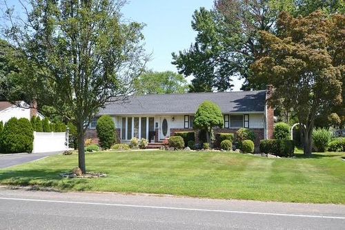 348 Townline Rd, Commack, NY, 11725-1423 | Card Image