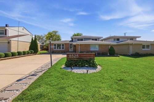 8525 Blue Ridge Ave, Hickory Hills, IL, 60457-1015 | Card Image