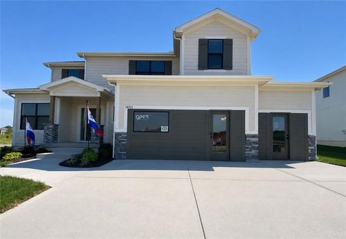 18901 W 193rd St, Spring Hill, KS, 66083 | Card Image