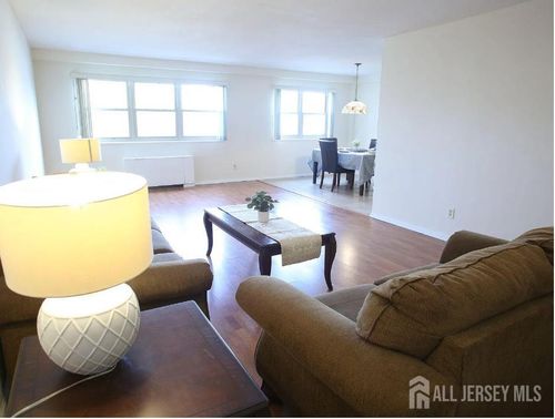 2c-123 S Adelaide Ave, Highland Park, NJ, 08904-1616 | Card Image
