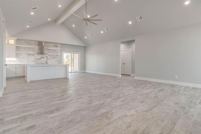580 Highview Ct, House other with 4 bedrooms, 3 bathrooms and null parking in Godley TX | Image 6