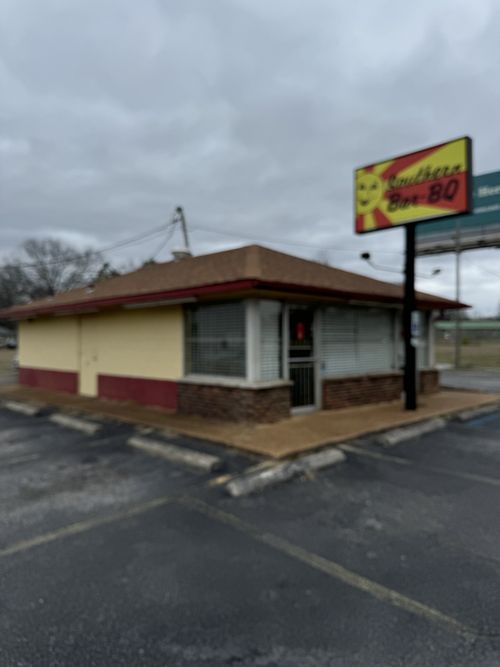 425 W Avalon Ave, Sheffield, AL, 35660-6443 | Card Image