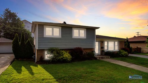 213 Poppy Ln, Bensenville, IL, 60106-1925 | Card Image
