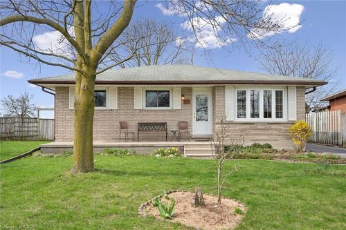 26 Parkhill Crt, Kitchener, ON, N2C2C4 | Card Image