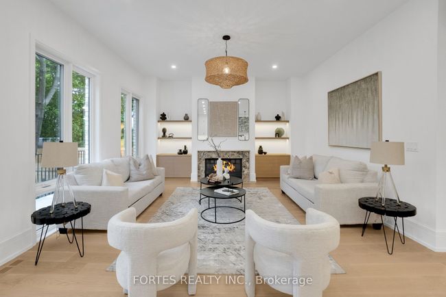 16 Cadillac Ave, House other with 5 bedrooms, 5 bathrooms and 4 parking in North York ON | Image 15