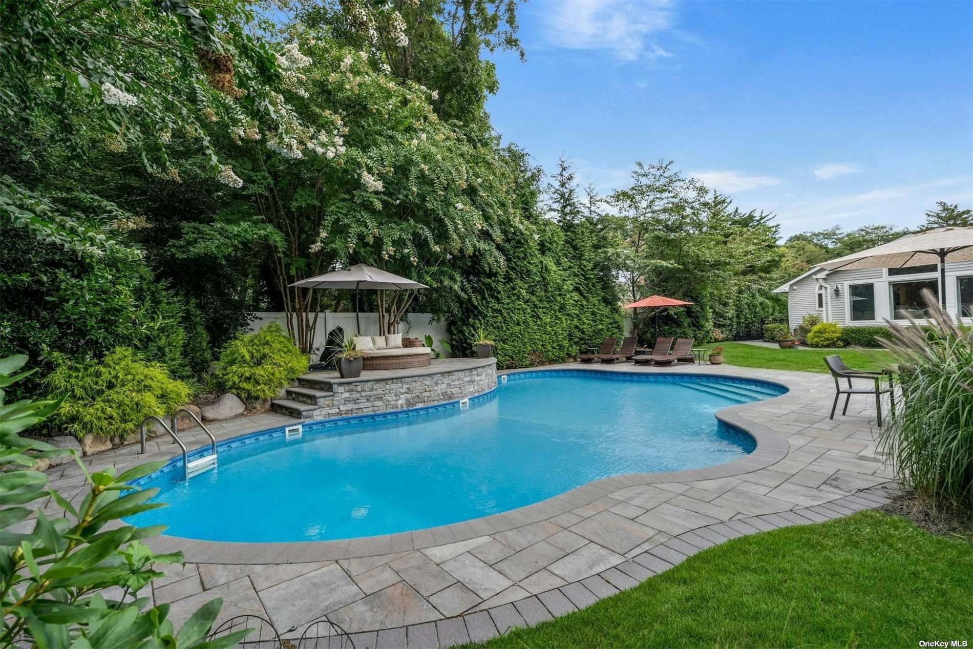 Midwood Ave, Nesconset, NY 11767