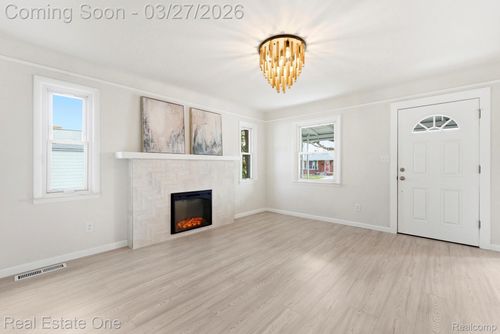 6778 Buckingham Ave, Allen Park, MI, 48101-2334 | Card Image