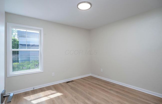 32 Maple St, House other with 3 bedrooms, 2 bathrooms and null parking in Jeffersonville OH | Image 19